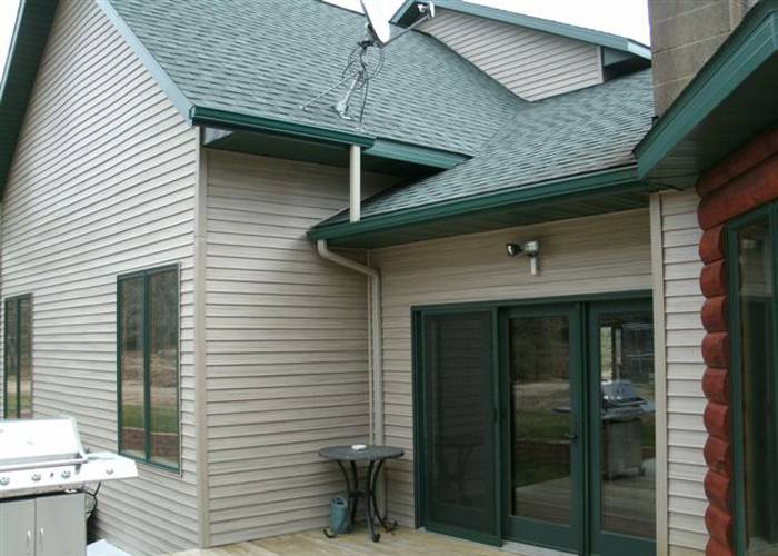 Seamless Gutters, Green/Claystone